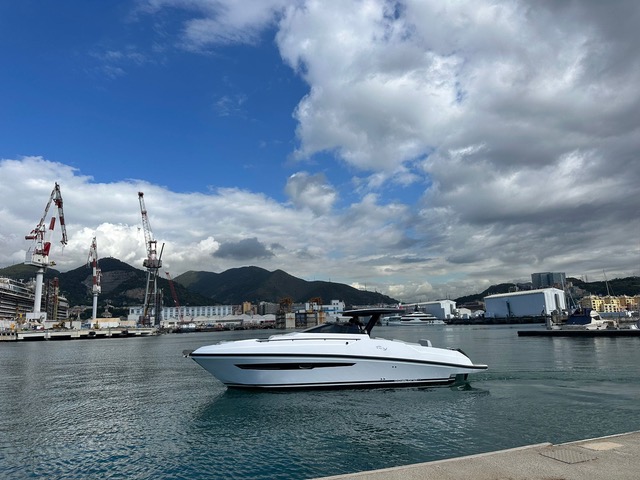 RIO YACHT DAYTONA 35 BOW-RIDER année 2024