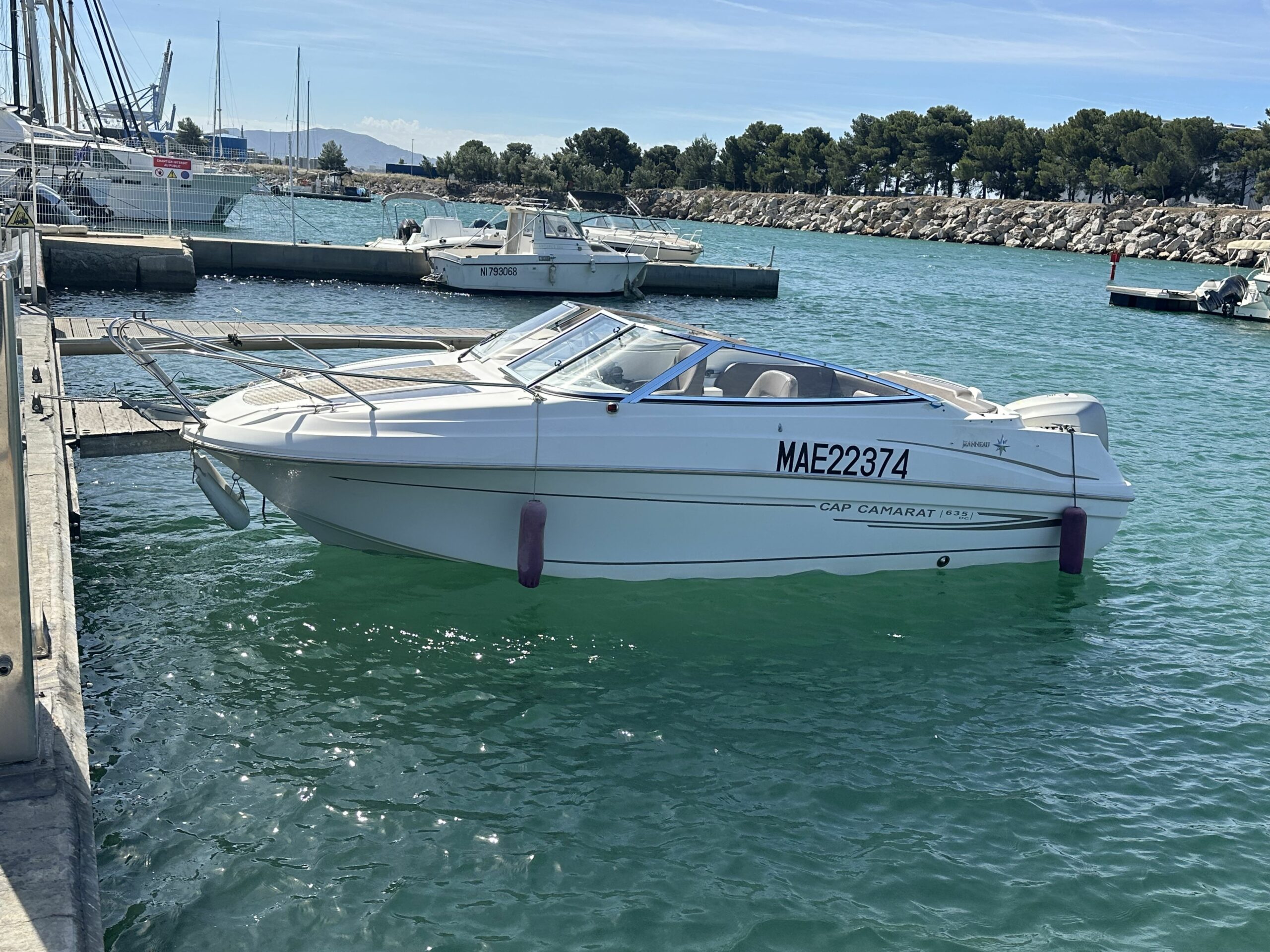 JEANNEAU CAP CAMARAT 650 DC année 2010